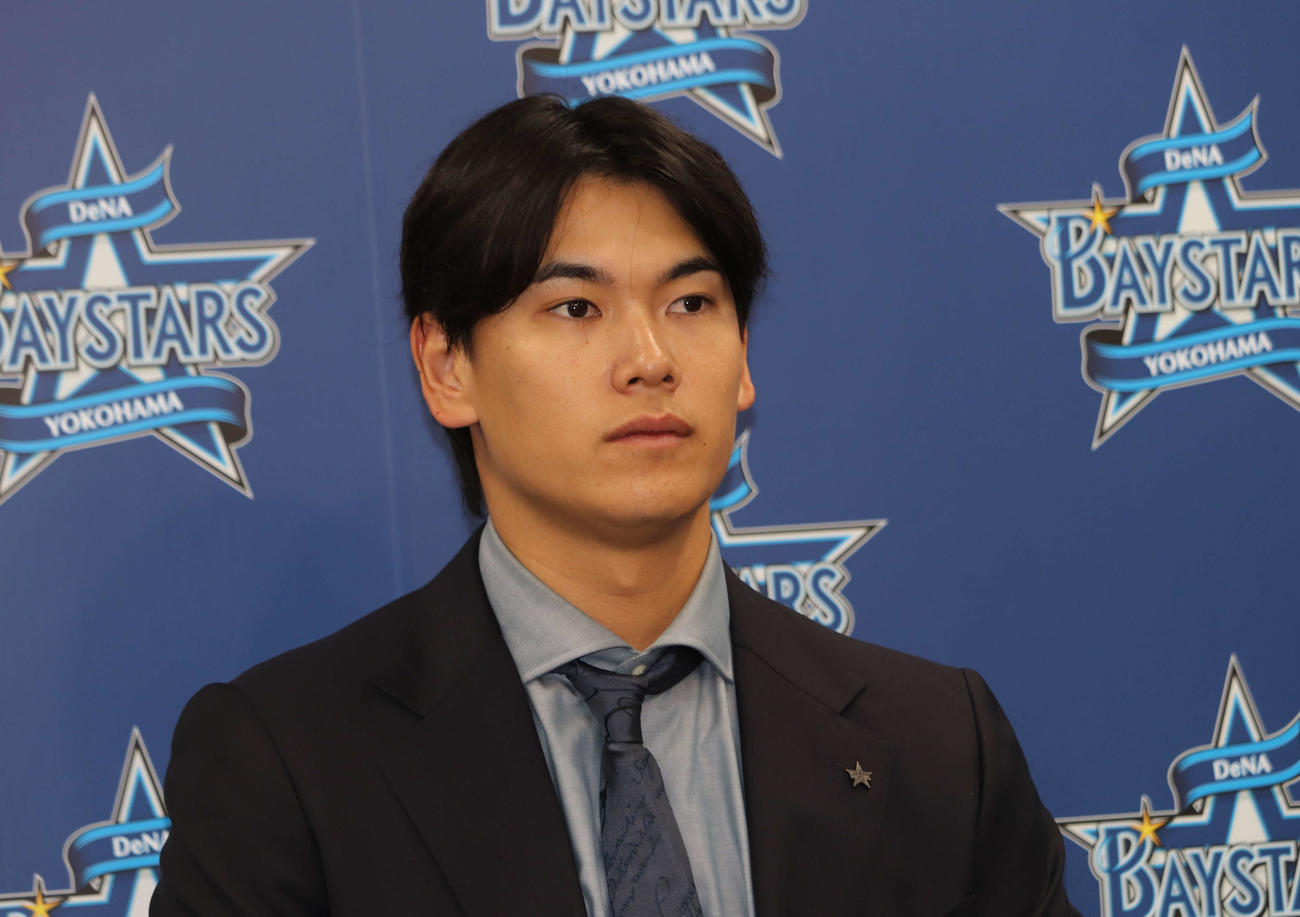 契約更改会見に出席したDeNA坂本（撮影・小早川宗一郎）