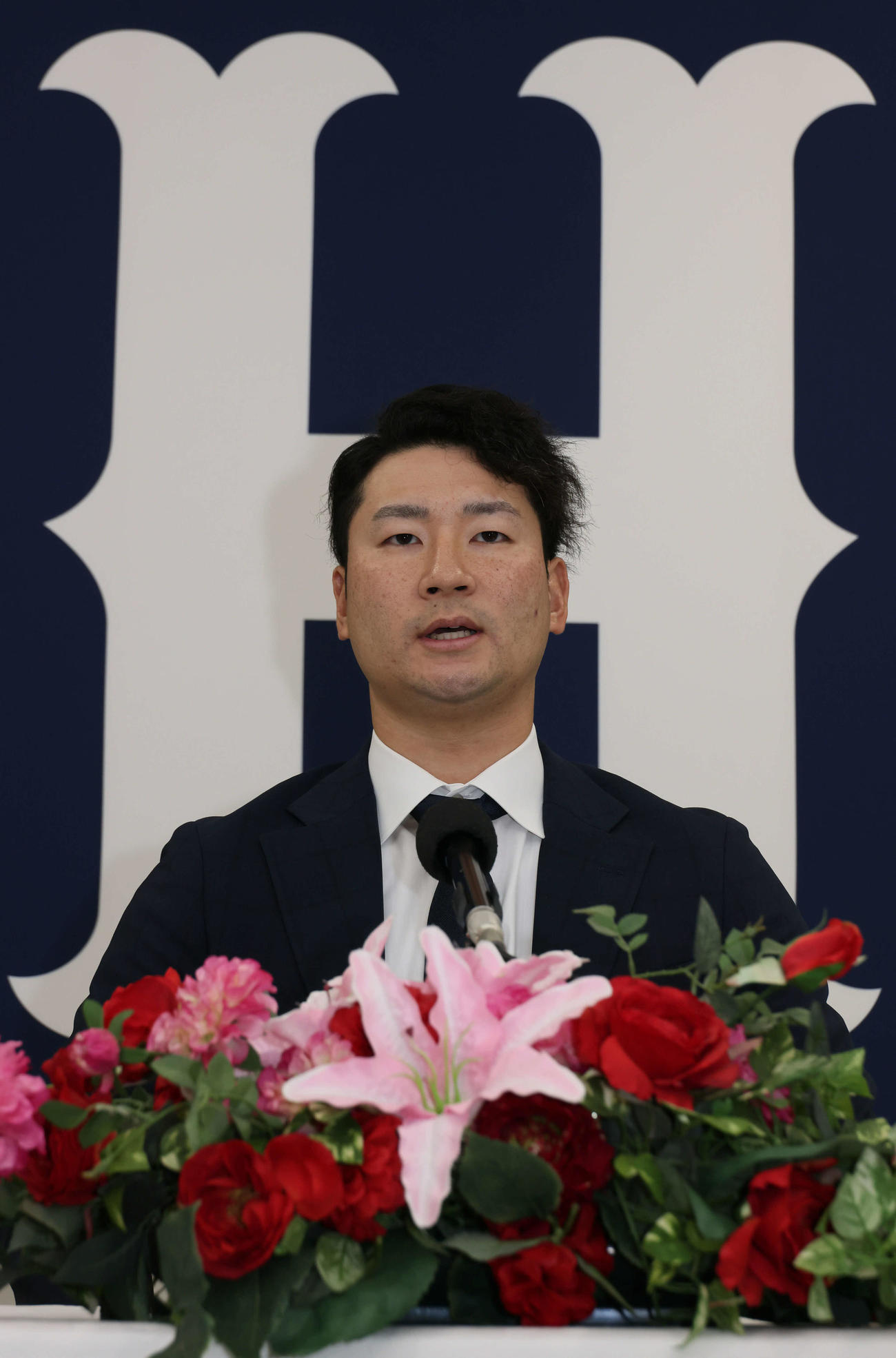 契約更改後、会見する広島島内（撮影・加藤孝規）