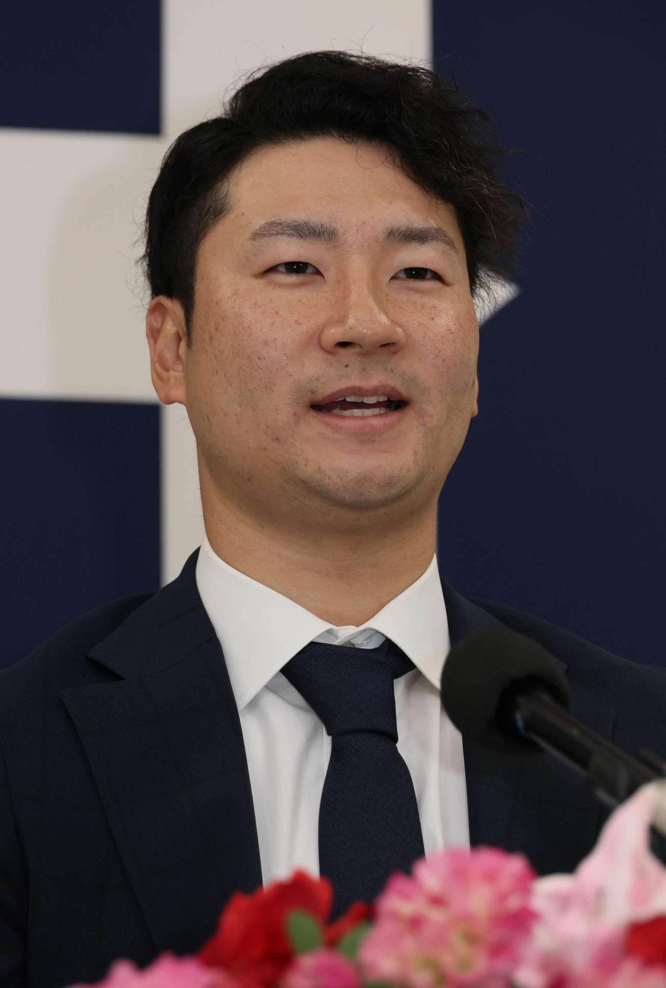 契約更改後、会見する広島島内（撮影・加藤孝規）