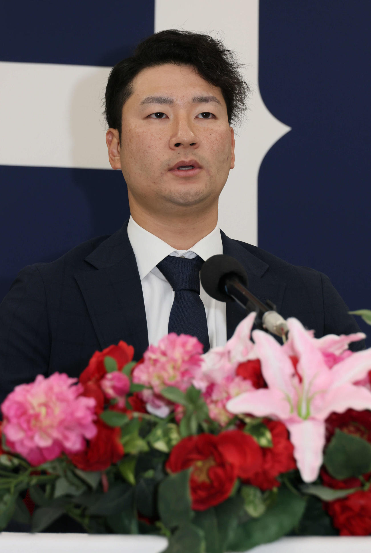 契約更改後、会見する広島島内（撮影・加藤孝規）