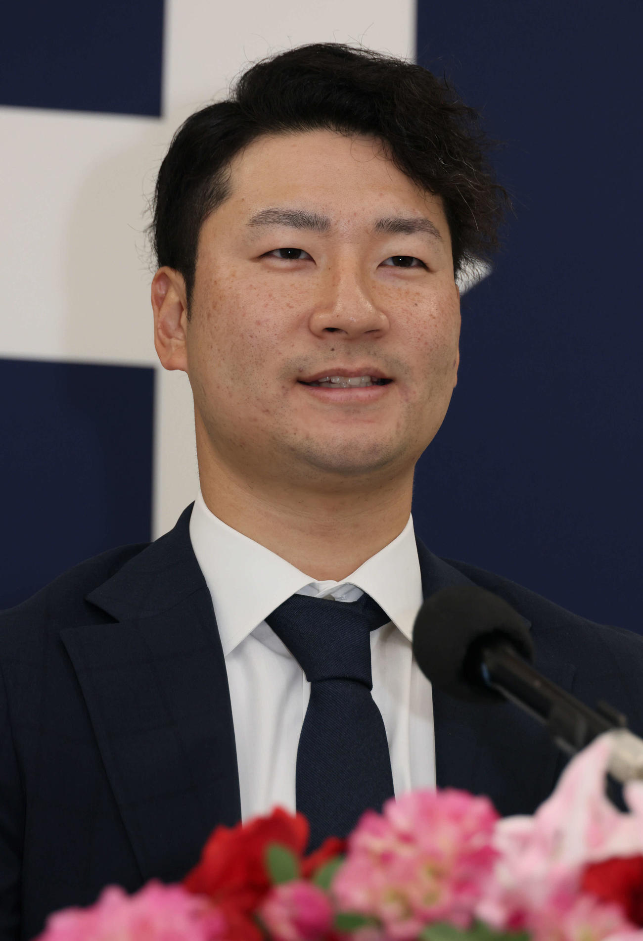 契約更改後、会見する広島島内（撮影・加藤孝規）