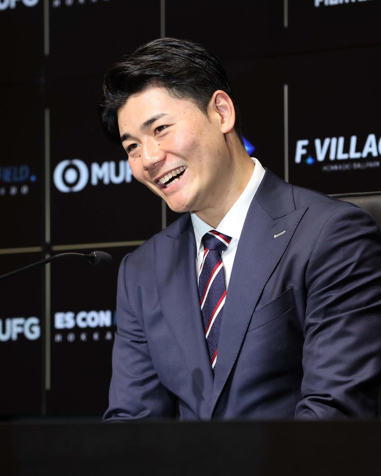 契約更改を終え会見する日本ハム清宮（撮影・黒川智章）