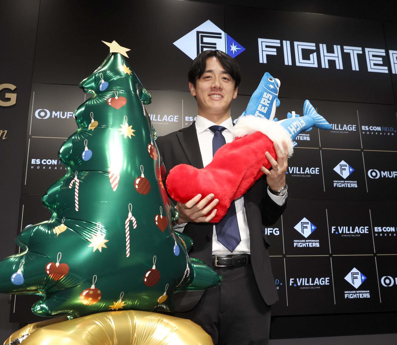 年俸アップで契約更改を終え笑顔の日本ハム北山（撮影・黒川智章）