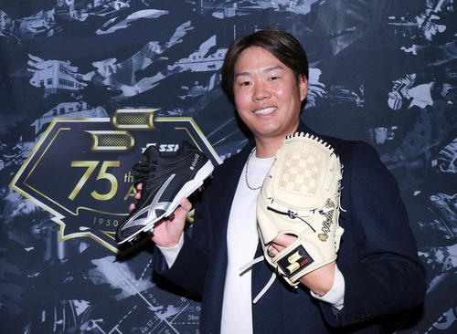 阪神】西勇輝は来季スパイクの素材を柔らかくして安定感に磨きかける