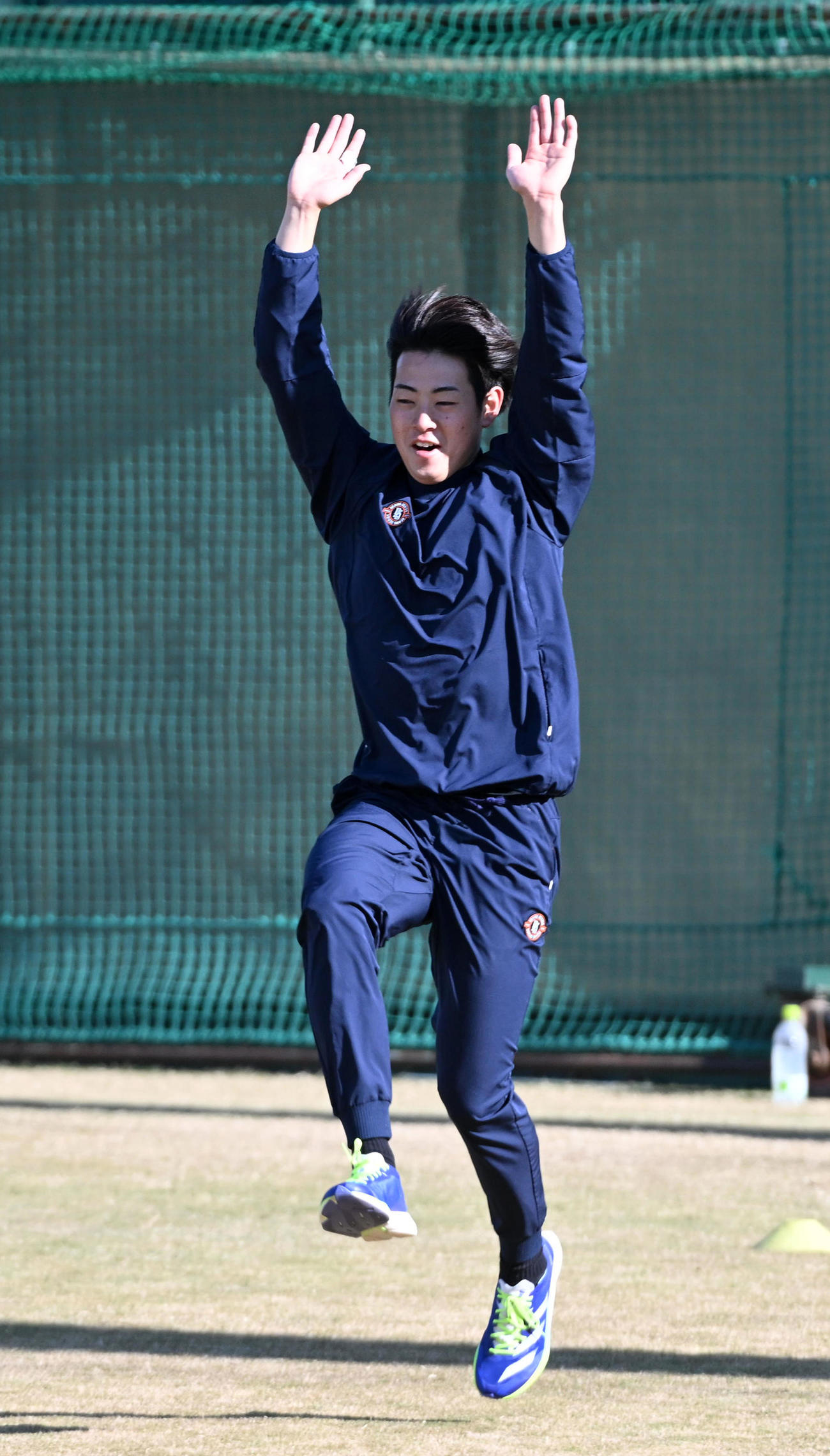 自主トレを行う下村（撮影・前岡正明）