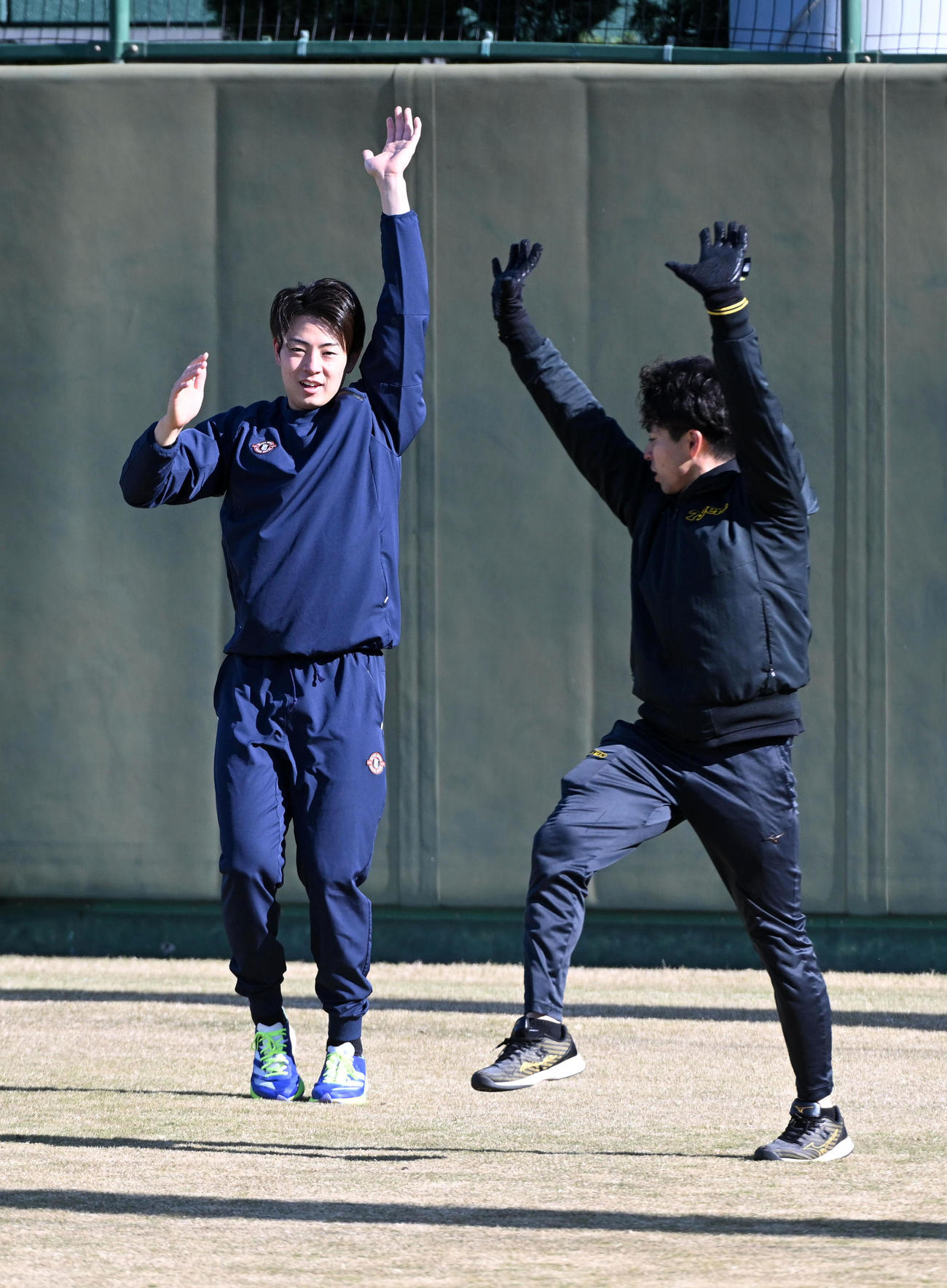 自主トレを行う下村（撮影・前岡正明）