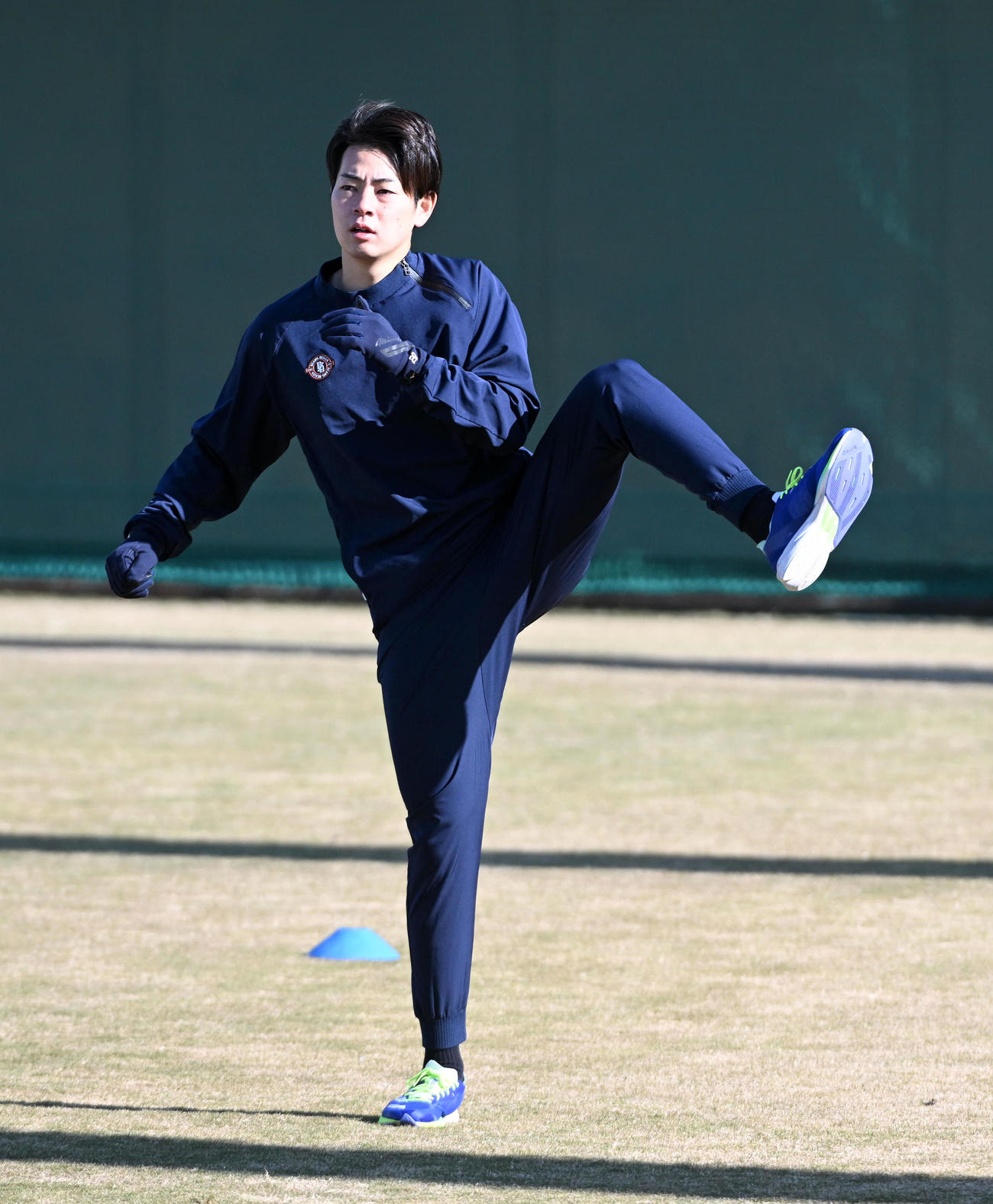 自主トレを行う下村（撮影・前岡正明）
