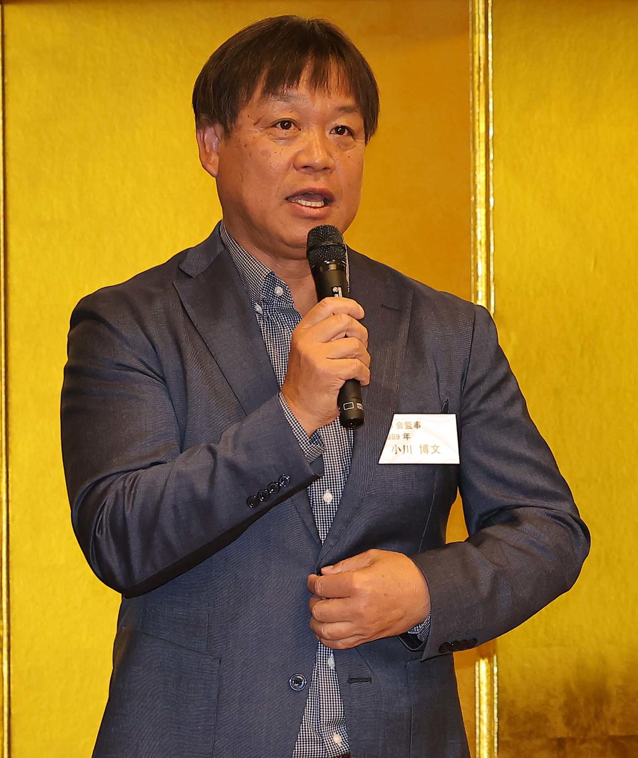 阪急・オリックスOB総会であいさつをするサムティー監督の小川氏（撮影・上田博志）