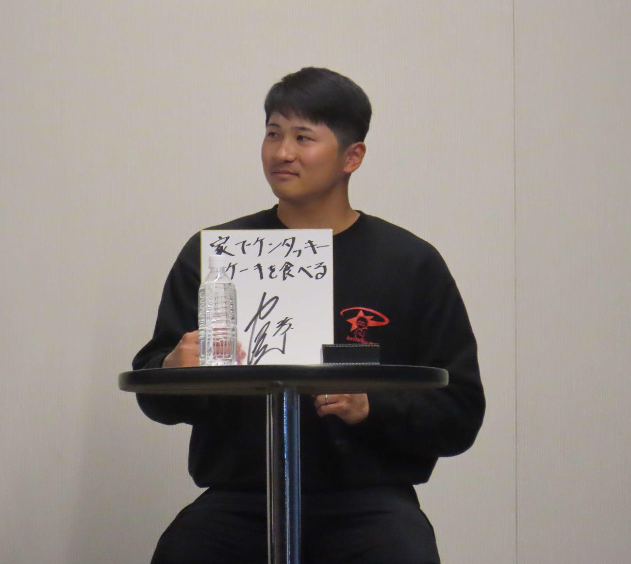「GIANTS Day Special 2024 inよみうりランド」のトークショーに参加した巨人泉口（撮影・水谷京裕）