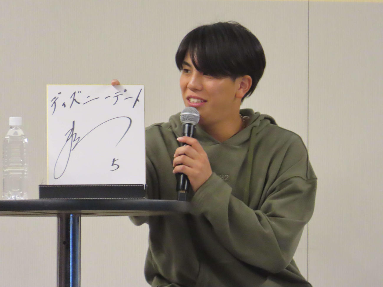 「GIANTS Day Special 2024 inよみうりランド」のトークショーに参加した巨人門脇（撮影・水谷京裕）