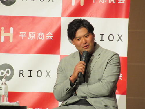 【広島】矢野、末包、森下、栗林らがトークショー　末包はファンを前に来季目標25本塁打を宣言