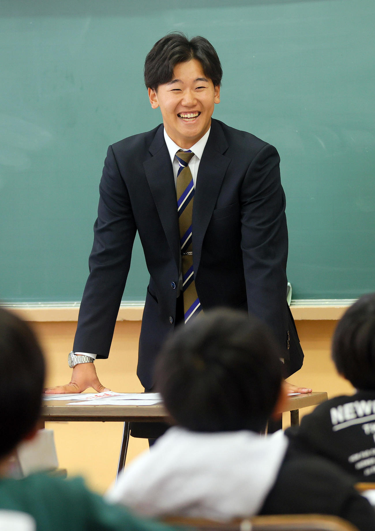 阪神門別は大阪の清高小学校の生徒と夢トークする（撮影・上山淳一）