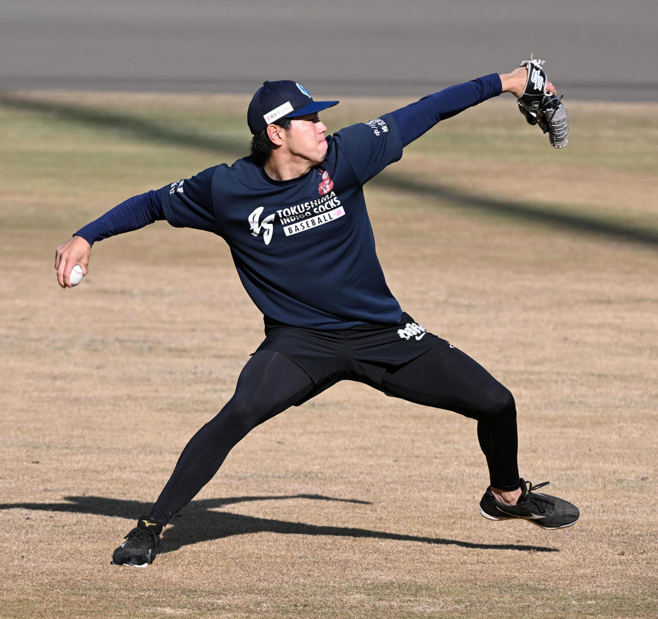 キャッチボールを行う工藤（撮影・前岡正明）