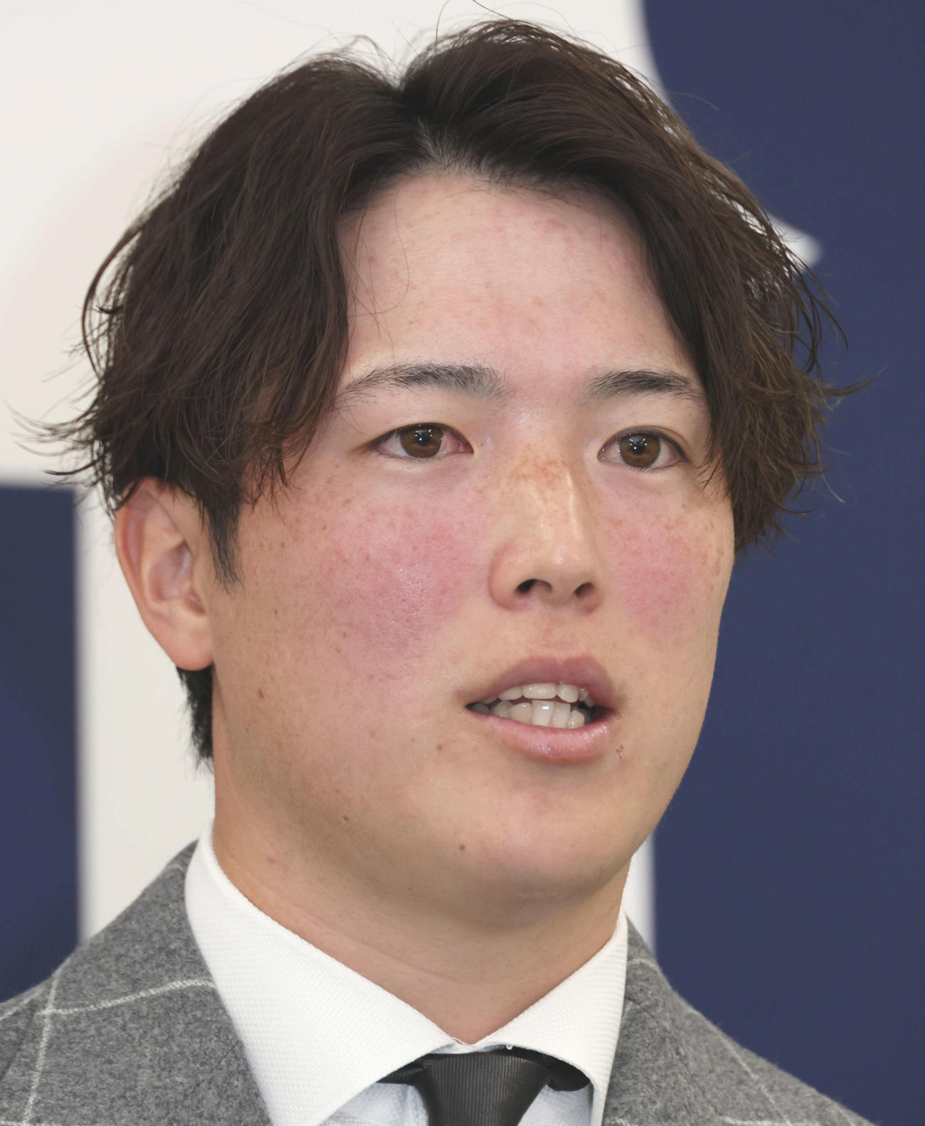 契約更改を終え、会見する広島森下（撮影・加藤孝規）
