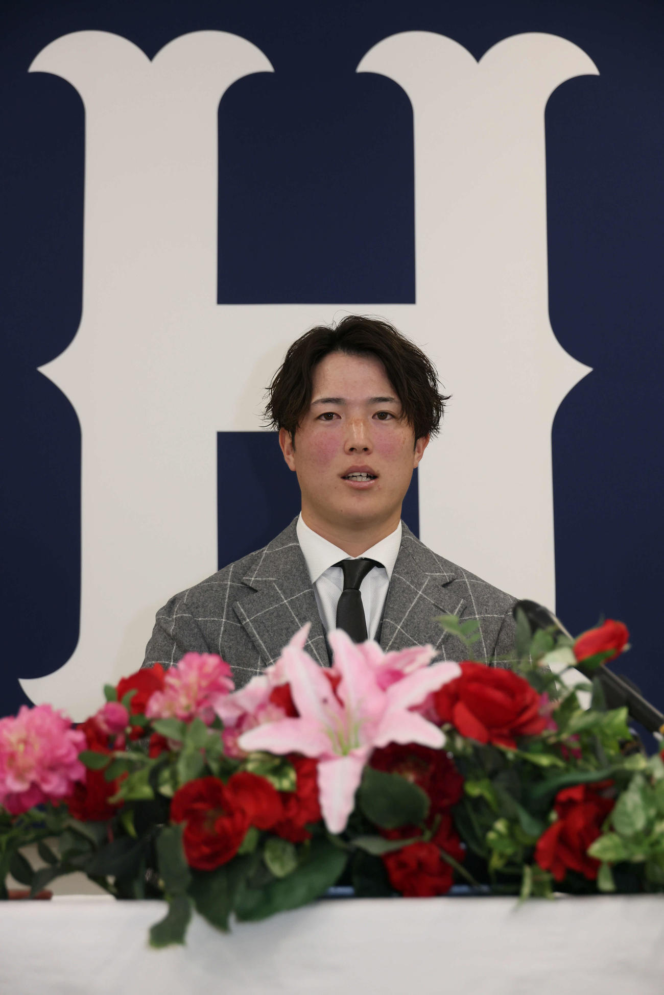 契約更改を終え、会見する広島森下（撮影・加藤孝規）