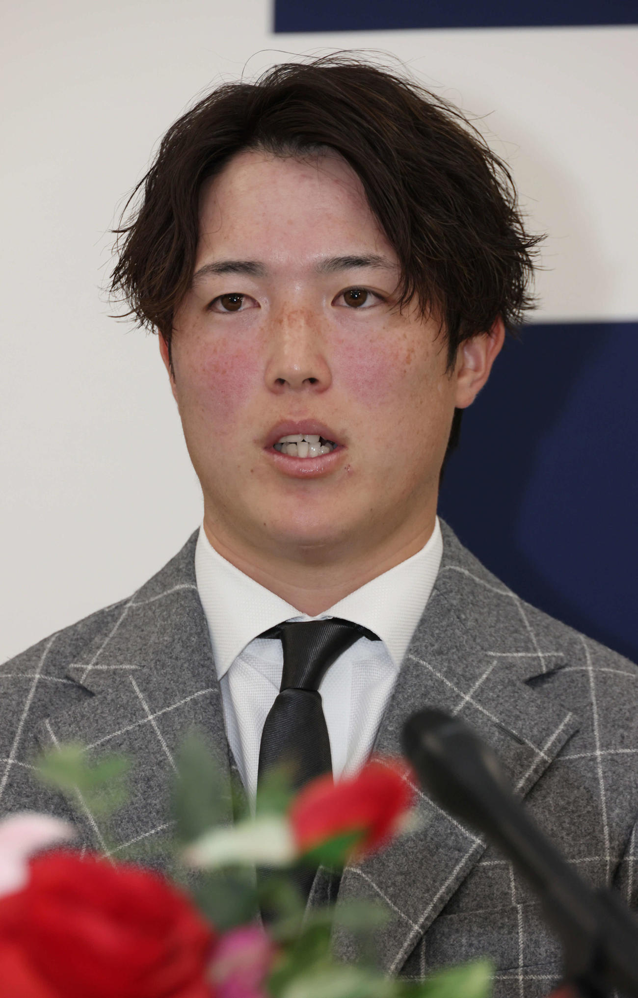 契約更改を終え、会見する広島森下（撮影・加藤孝規）