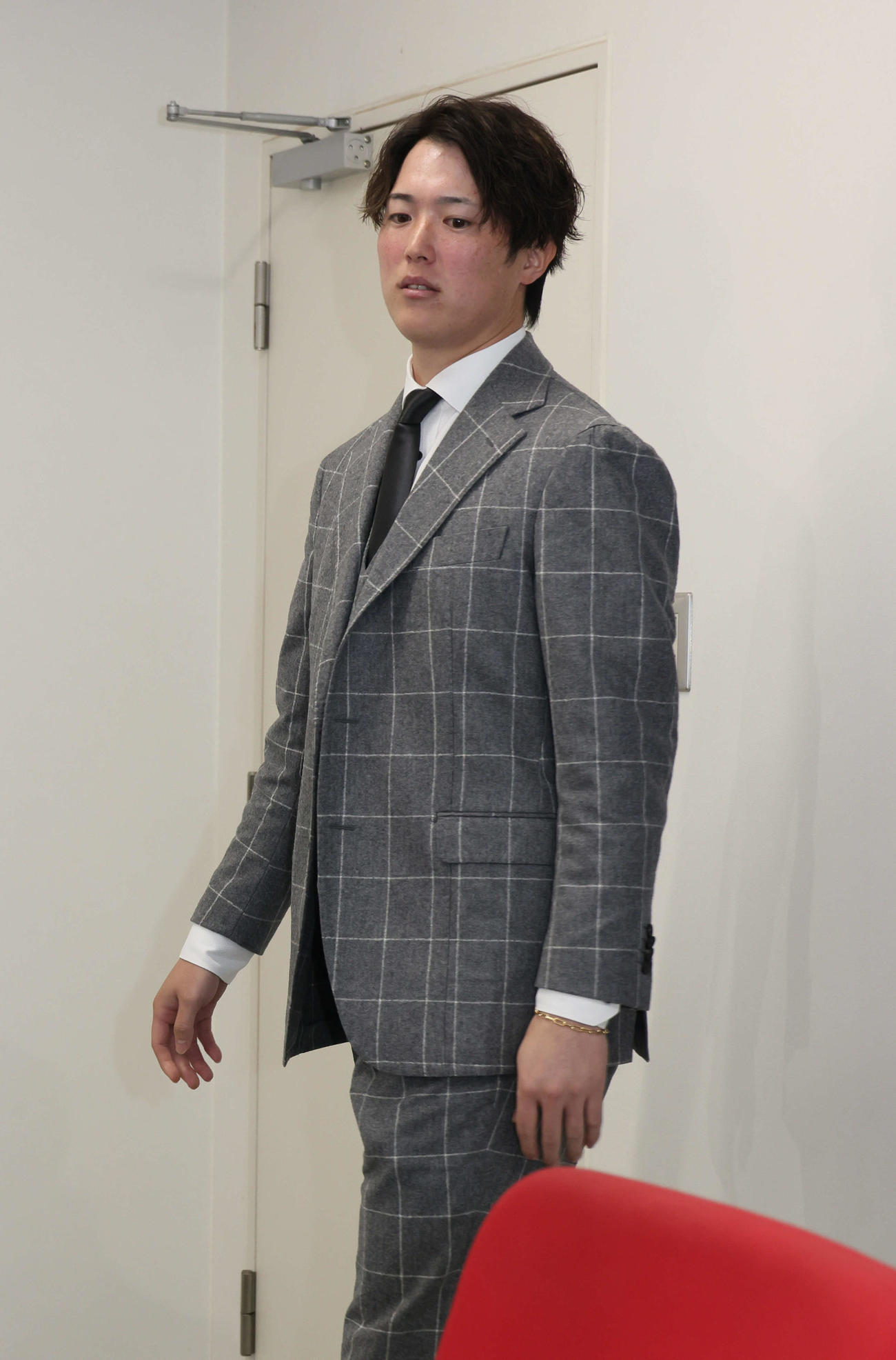 契約更改を終え、会見にのぞむ広島森下（撮影・加藤孝規）