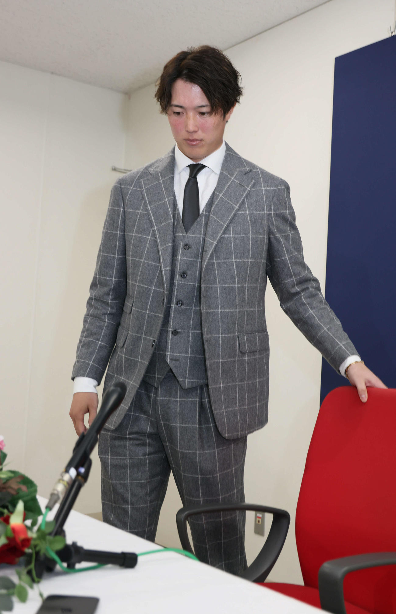 契約更改を終え、会見にのぞむ広島森下（撮影・加藤孝規）