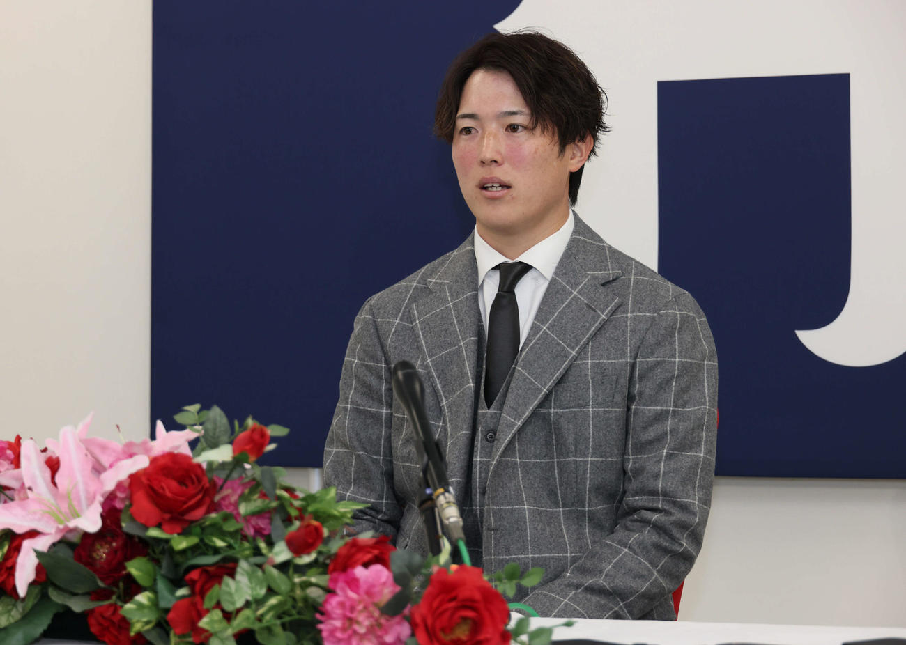契約更改を終え、会見する広島森下（撮影・加藤孝規）