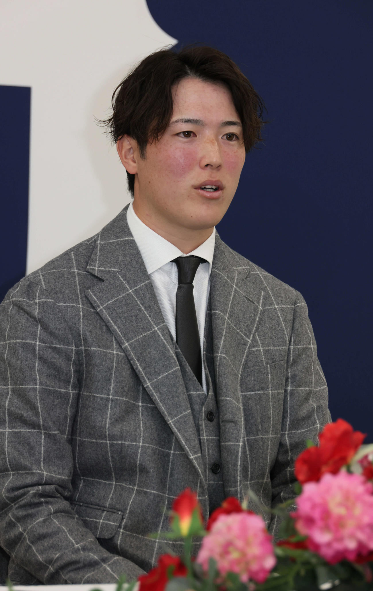 契約更改を終え、会見する広島森下（撮影・加藤孝規）