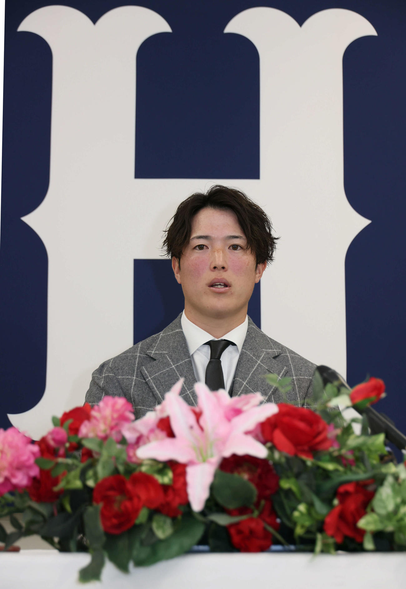 契約更改を終え、会見する広島森下（撮影・加藤孝規）