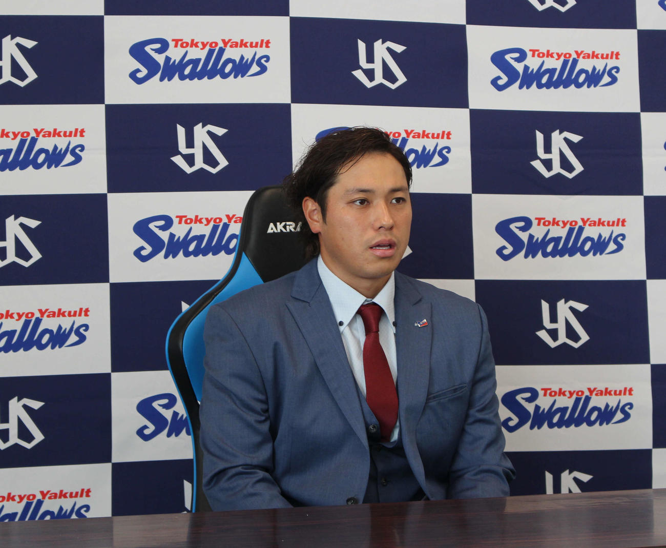 契約更改交渉後、会見に臨んだヤクルト北村拓（撮影・久保賢吾）