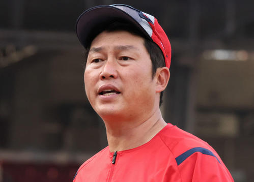 【広島】新井監督が現役ドラフトでヤクルト移籍の矢崎拓也に直接激励「彼にとってはチャンス」