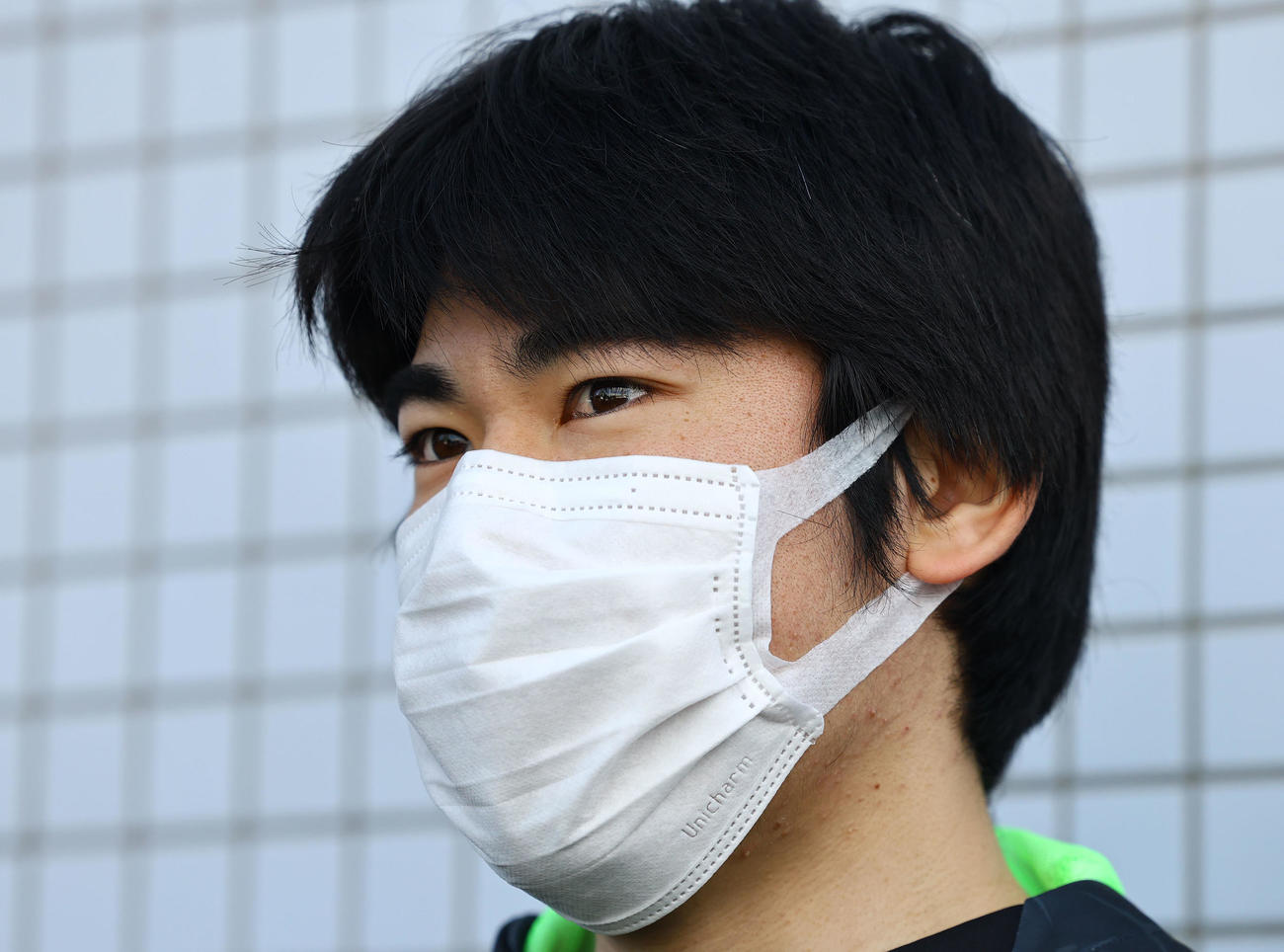 契約更改を終え、取材に応じる阪神鈴木（撮影・藤尾明華）