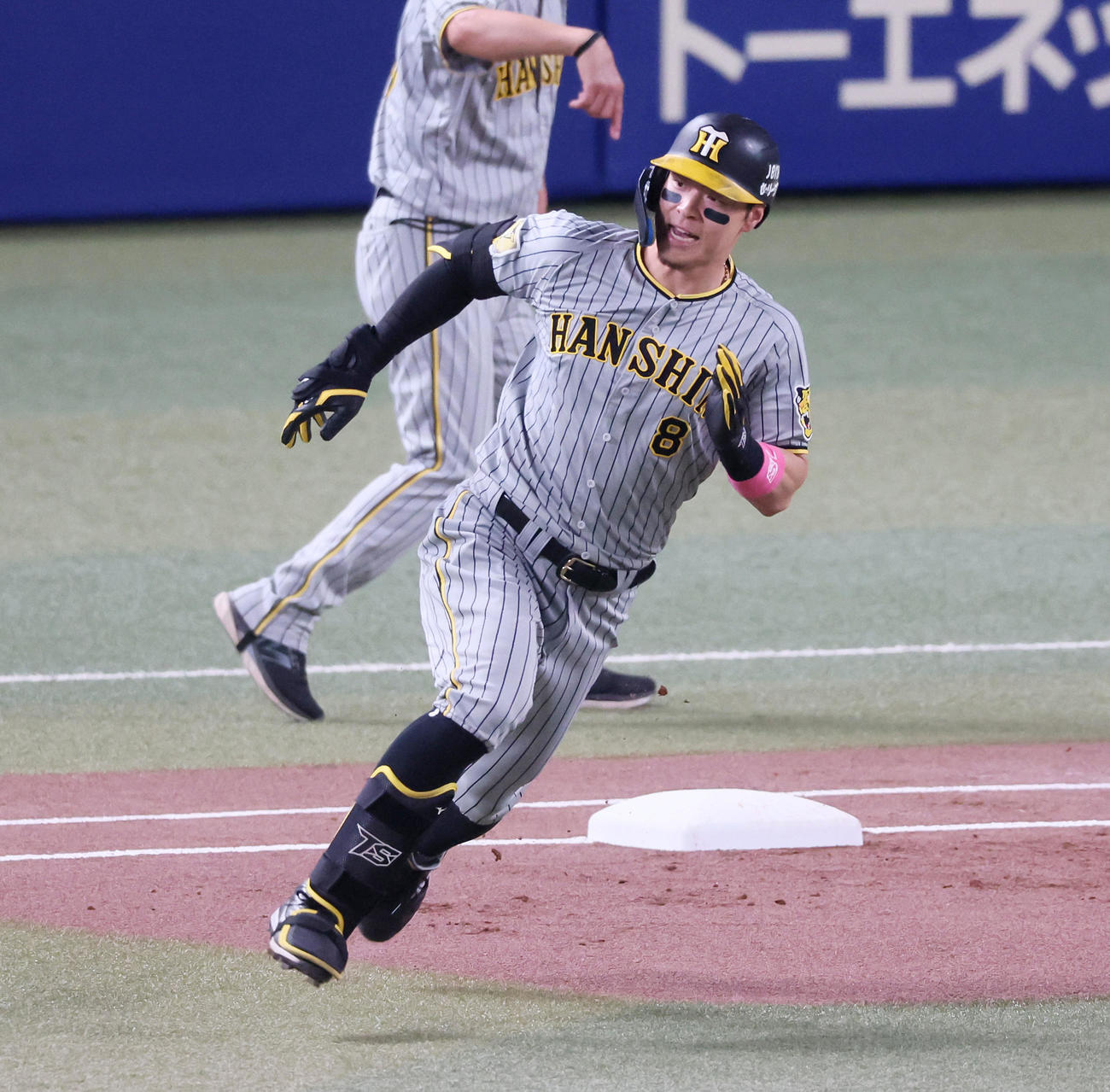 中日対阪神　2回表阪神1死、佐藤輝明は右へ二塁打を放つ（撮影・加藤哉）2024年9月18日＝バンテリンドームナゴヤ