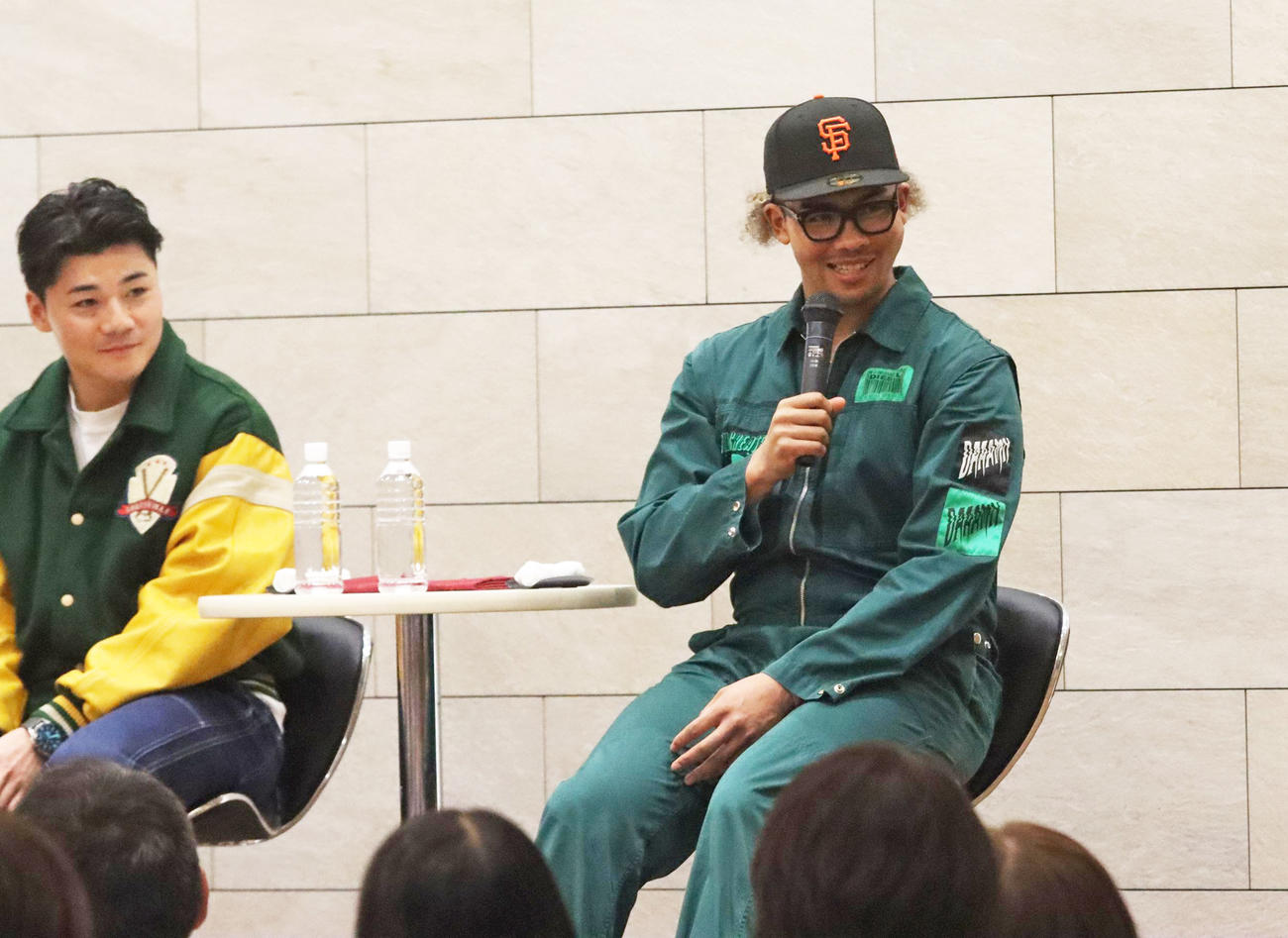 清宮とともにトークショーに出演した日本ハム水谷（右）（撮影・永野高輔）