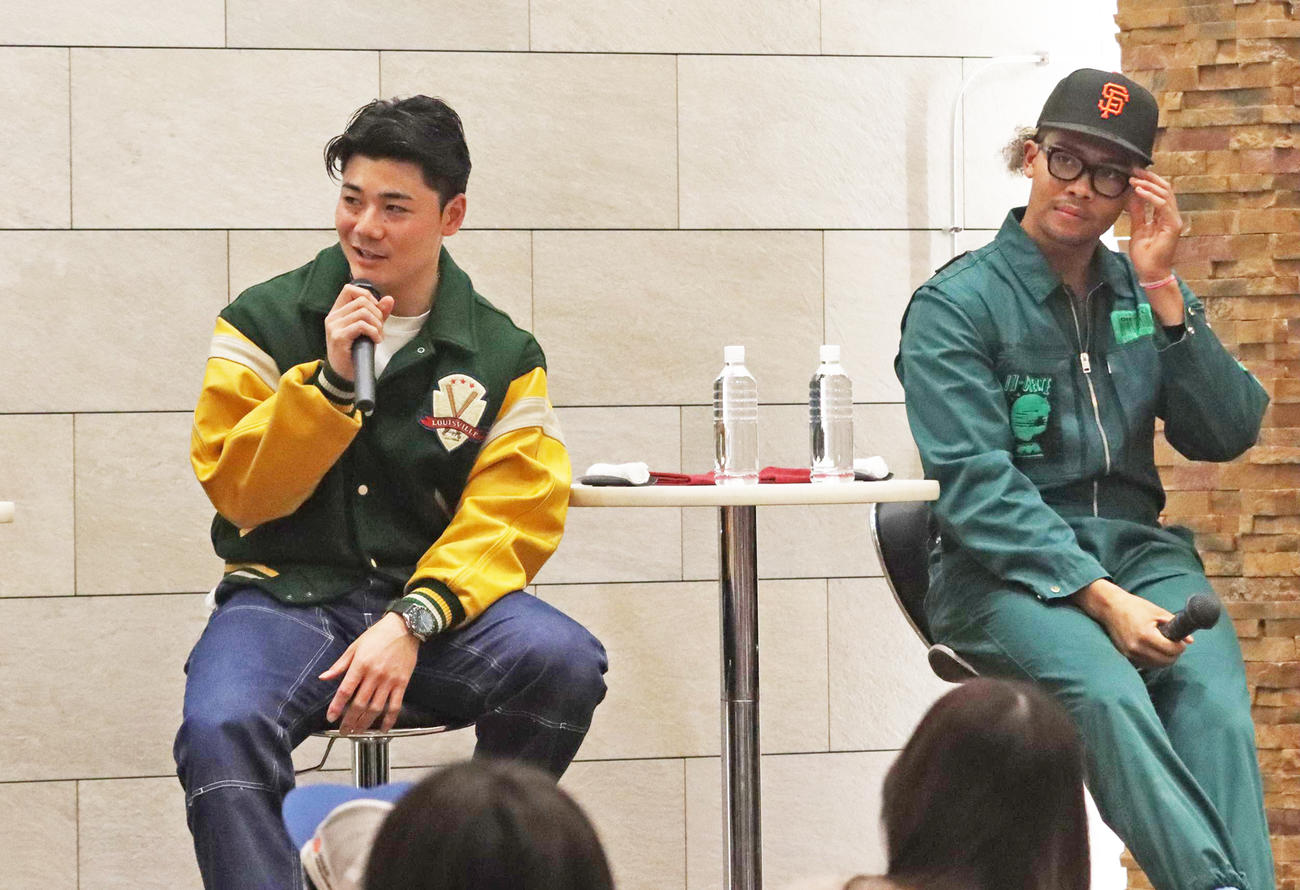 水谷とともにトークショーに出演した日本ハム清宮（左）（撮影・永野高輔）