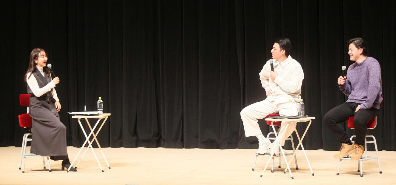 左から、司会を務めた袴田アナウンサー、楽天・村林、伊藤裕（撮影・高橋香奈）