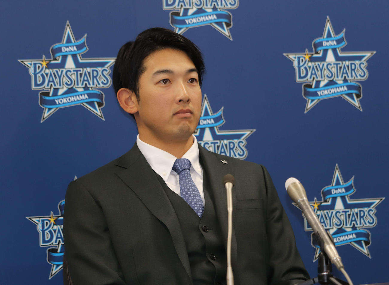 契約更改会見に出席したDeNA山本（撮影・小早川宗一郎）