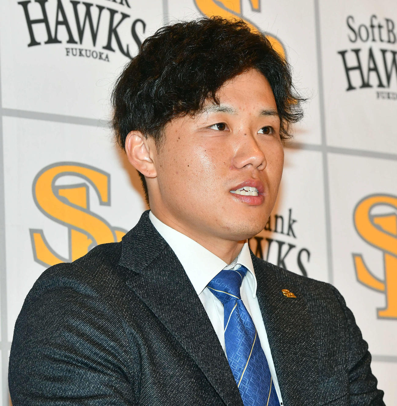 契約更改を終えて会見を行う海野（撮影・岩下翔太）