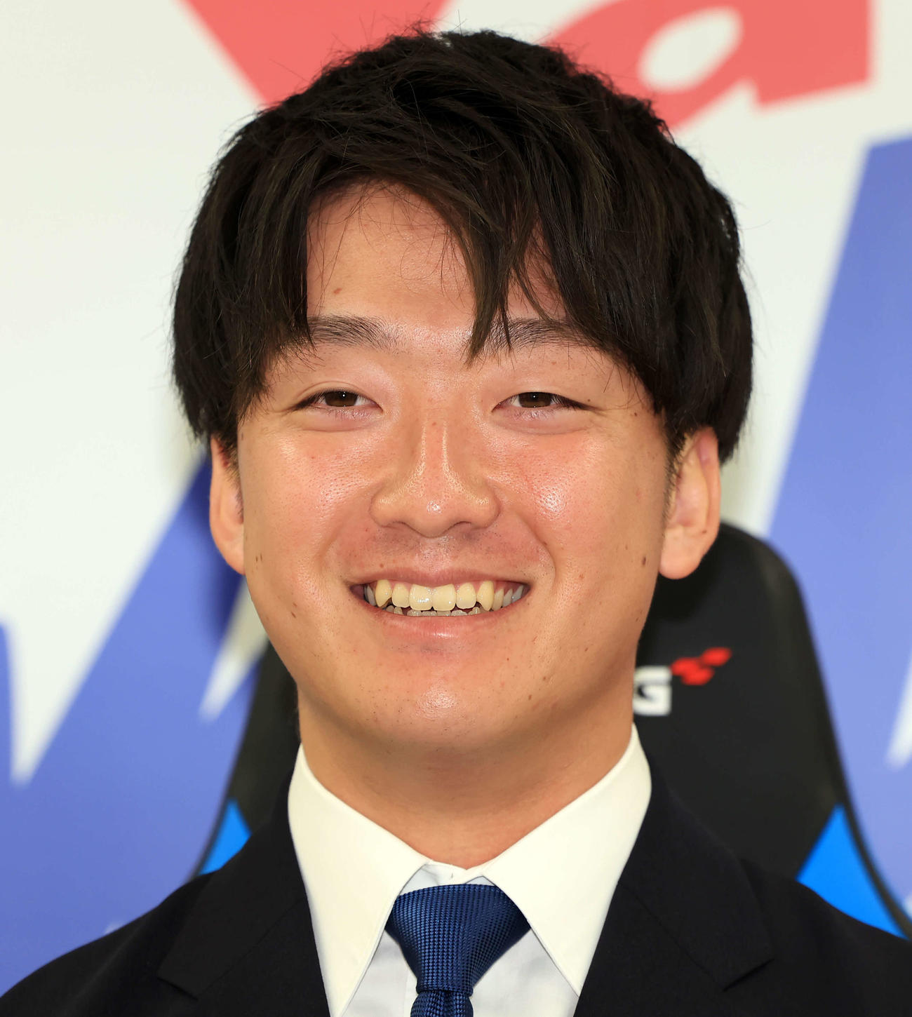 大幅アップで契約更改を終え、笑顔のヤクルト吉村（撮影・浅見桂子）