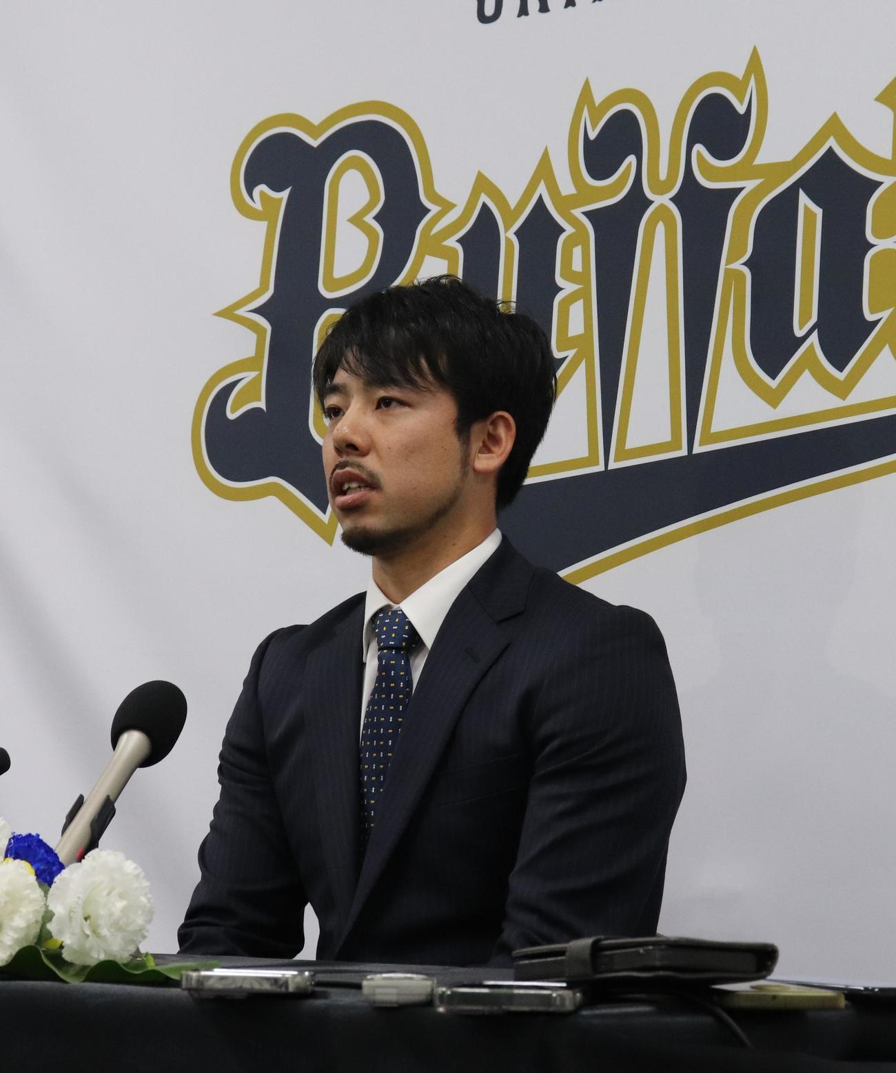 オリックス加入の本田圭佑が入団会見（撮影・大池和幸）
