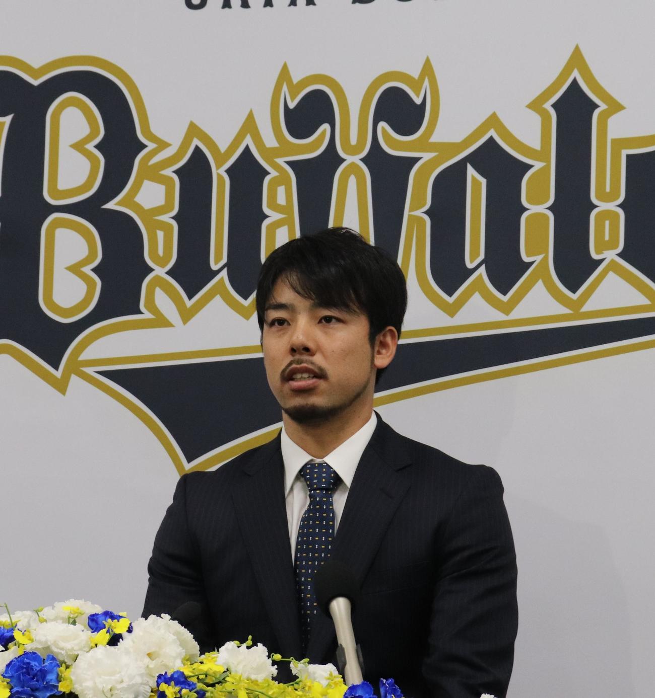 オリックス加入の本田圭佑が入団会見（撮影・大池和幸）