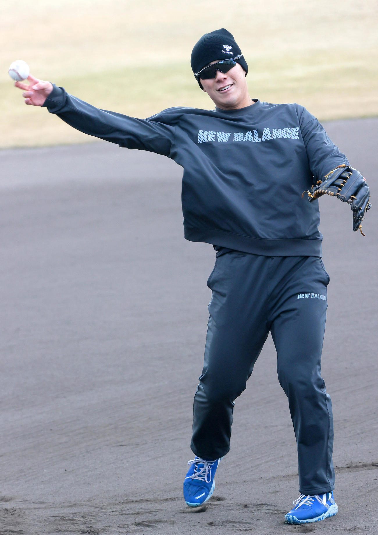 鳴尾浜球場でノックを受ける阪神豊田（撮影・上山淳一）