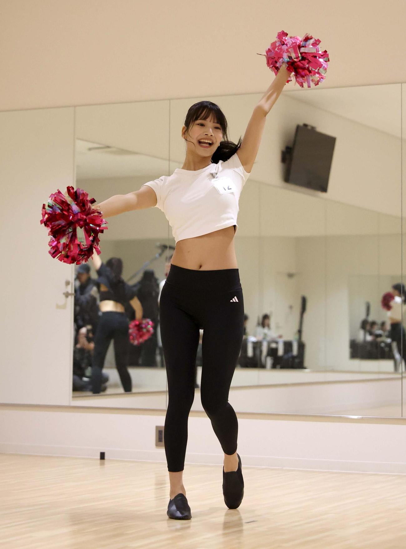 ファイターズガール2025年新メンバーオーディション　2次審査で演技する参加者（撮影・黒川智章）