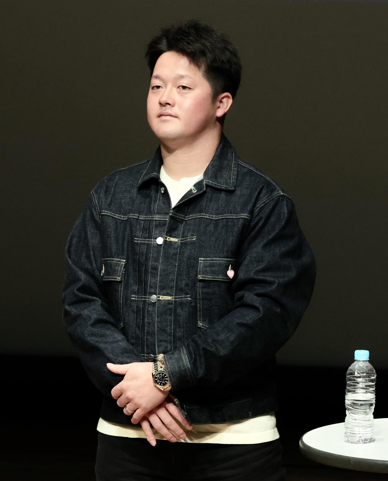 クリスマストークショーに臨むDeNA牧（撮影・河田真司）