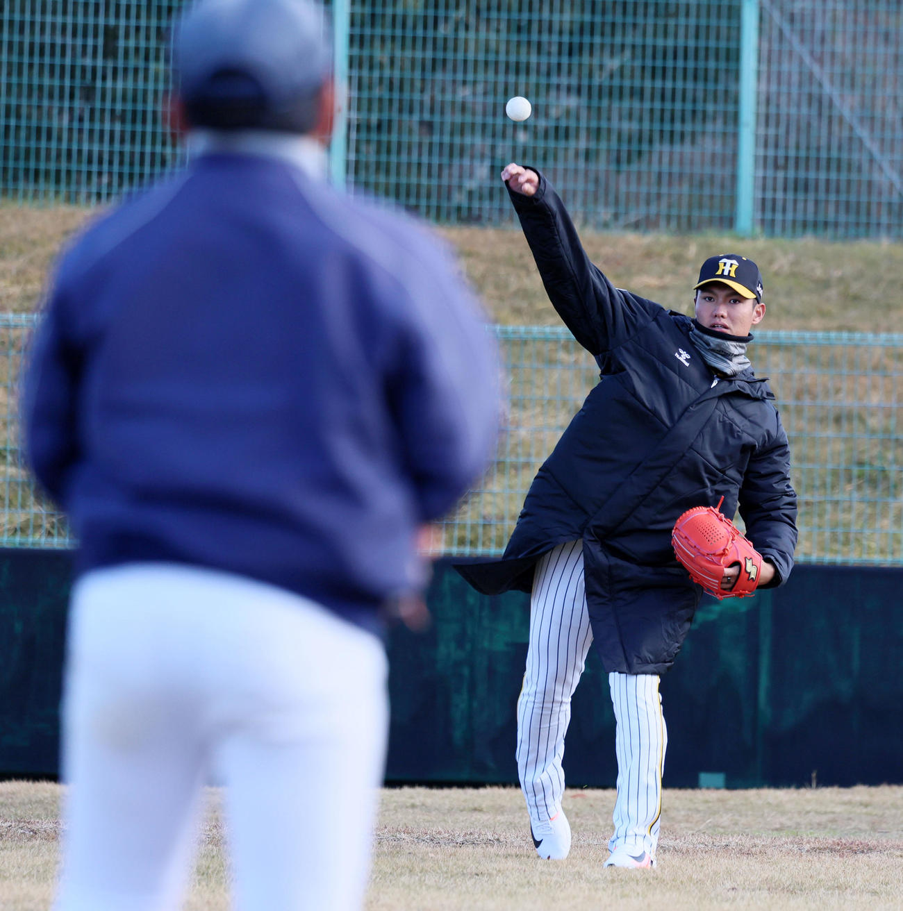 野球教室に参加し子供たちとキャッチボールする西純（撮影・加藤哉）