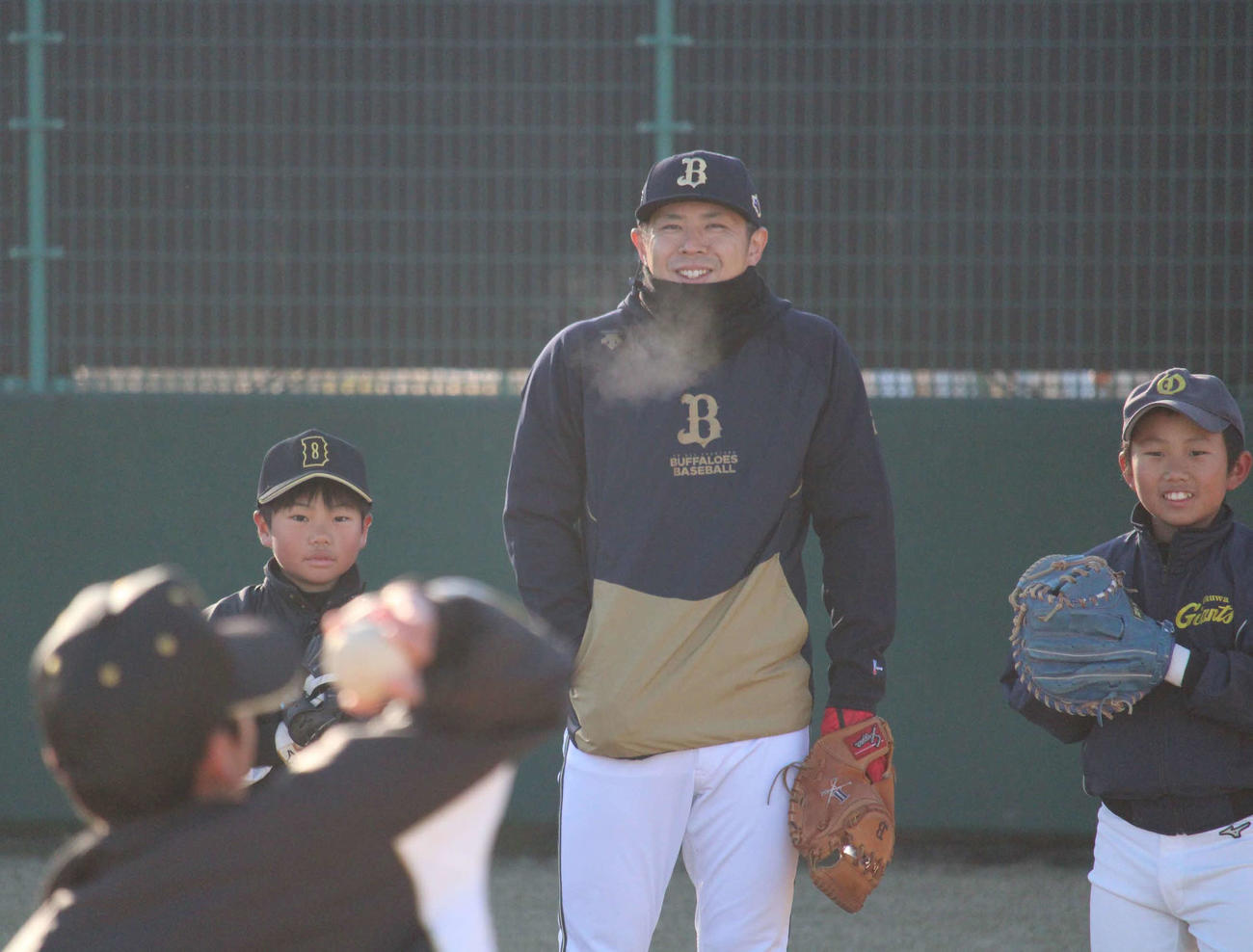 地元の「加須きずな野球教室」に参加したオリックス若月（撮影・金子真仁）