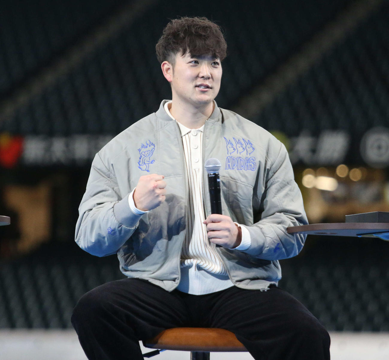 エスコンフィールドでトークショーを行った日本ハム斎藤（撮影・木下大輔）
