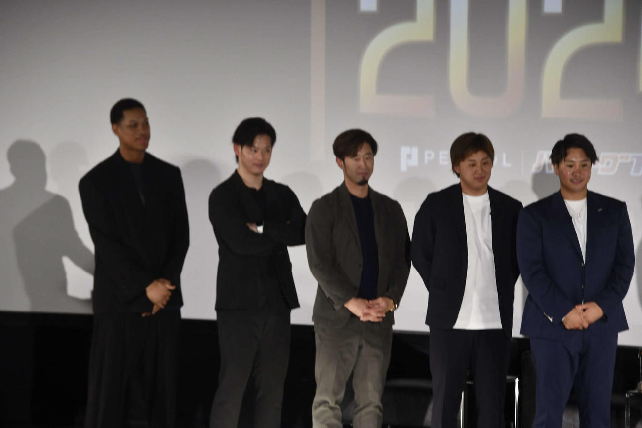 「パテレアワード」の初代MVPに輝いた日本ハム万波、楽天伊藤、西武外崎、ロッテ鈴木、オリックス古田島（左から）（撮影・平山連）