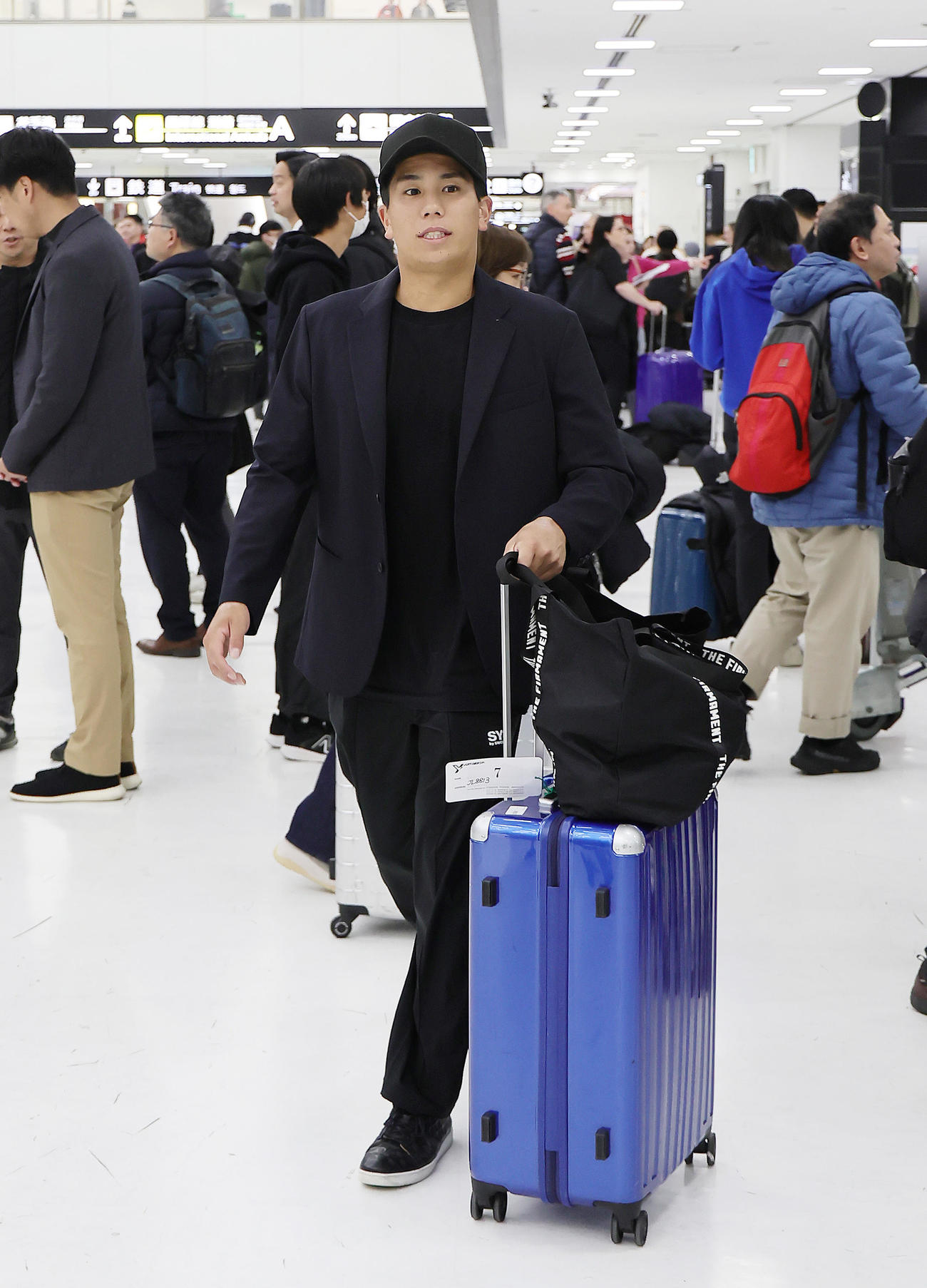 優勝旅行から帰国した巨人門脇（撮影・足立雅史）