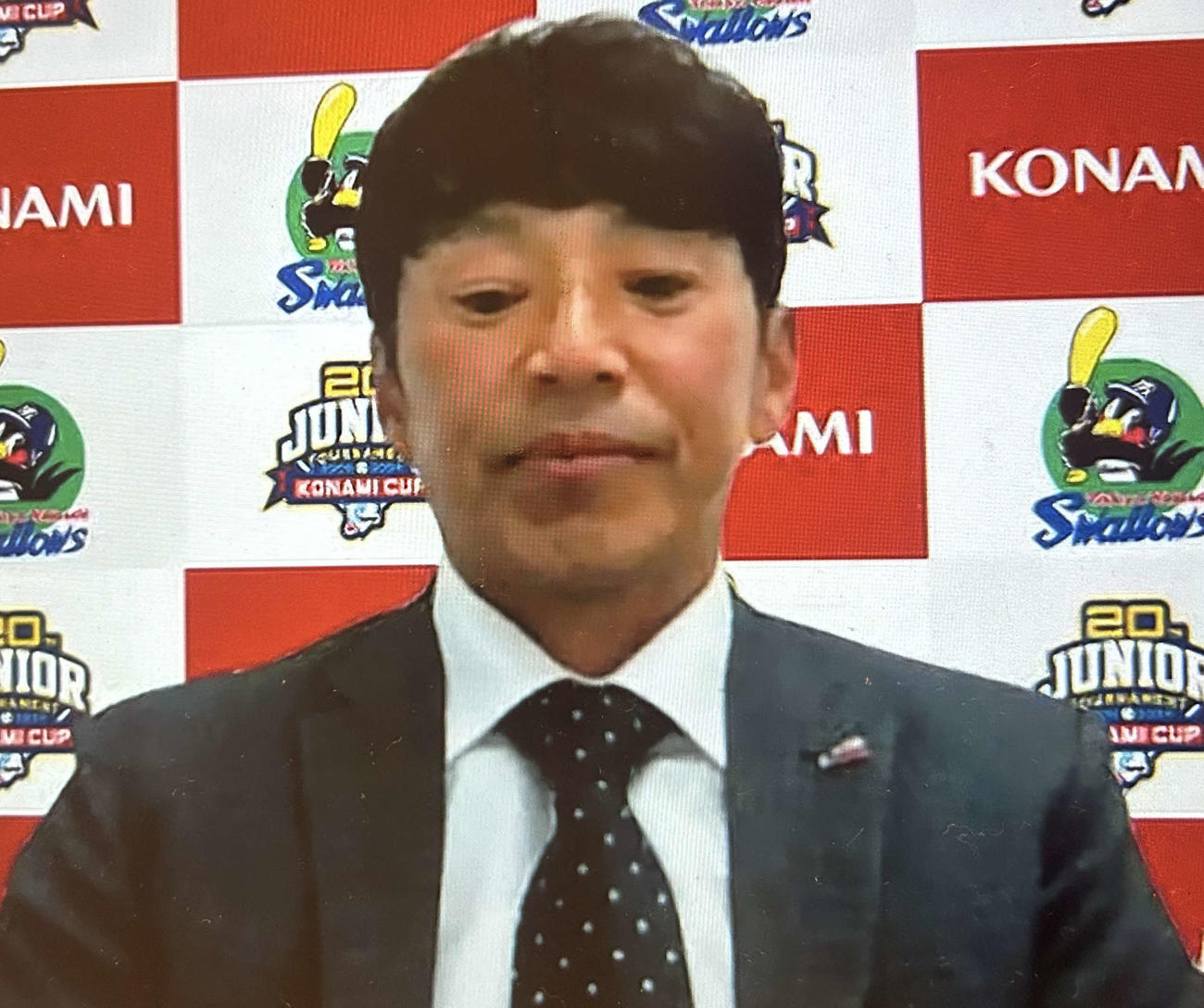 「NPB12球団ジュニアトーナメントKONAMI CUP2024～第20回記念大会～」監督記者会見への意気込みを語るスワローズジュニア度会監督