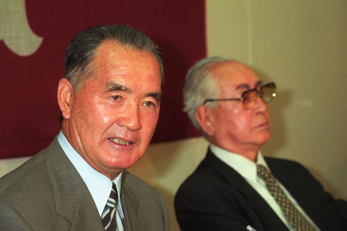 長嶋茂雄監督は渡辺恒雄オーナーと会談し巨人留任が決まった(1998年撮影)