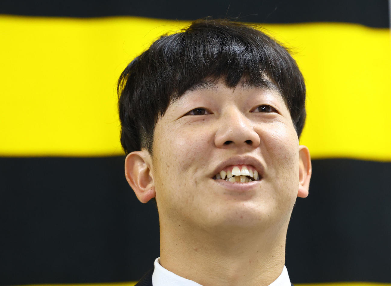現役ドラフトで阪神に入団し、記者会見をする畠（撮影・藤尾明華）