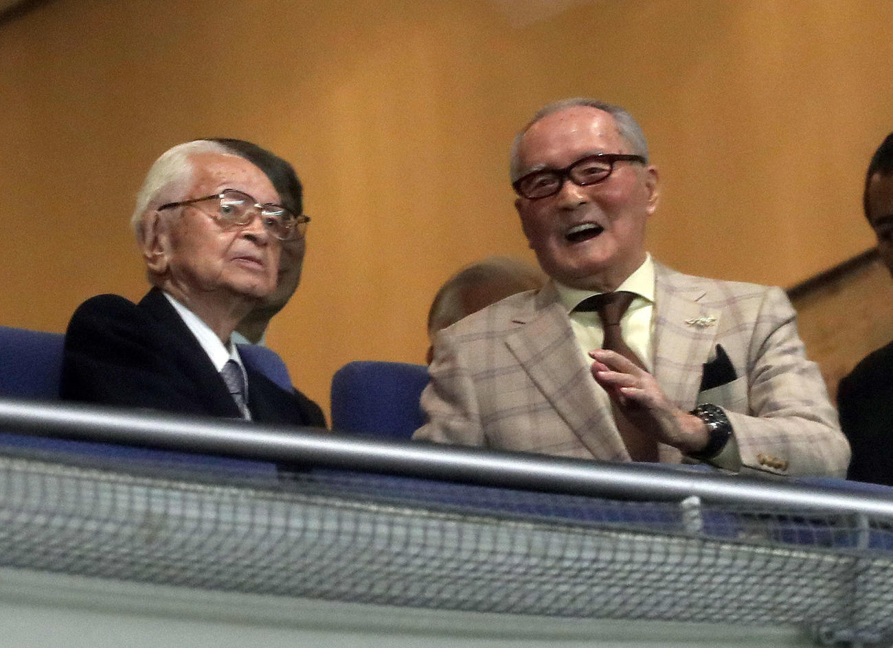 19年4月2日、元気な姿を見せた長嶋終身名誉監督と渡辺読売新聞主筆（撮影・松本俊）
