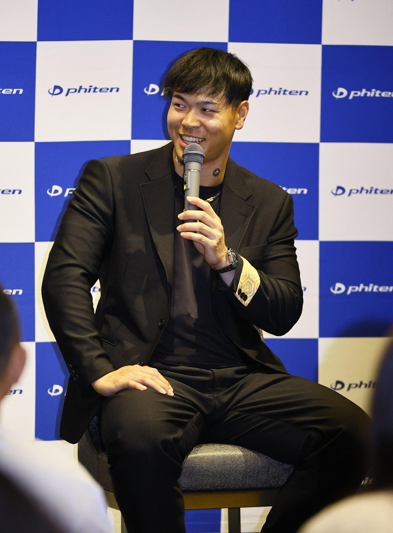 ファイテンファンミーティングを行った阪神佐藤輝（撮影・藤尾明華）